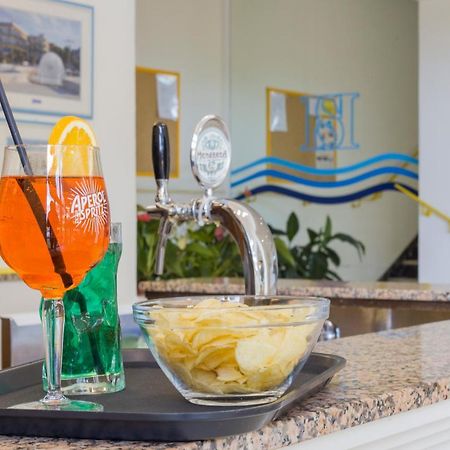 Savoia Hotel Misano Adriatico Esterno foto