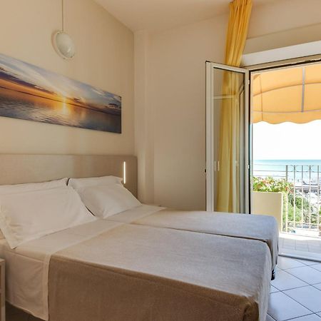 Savoia Hotel Misano Adriatico Esterno foto