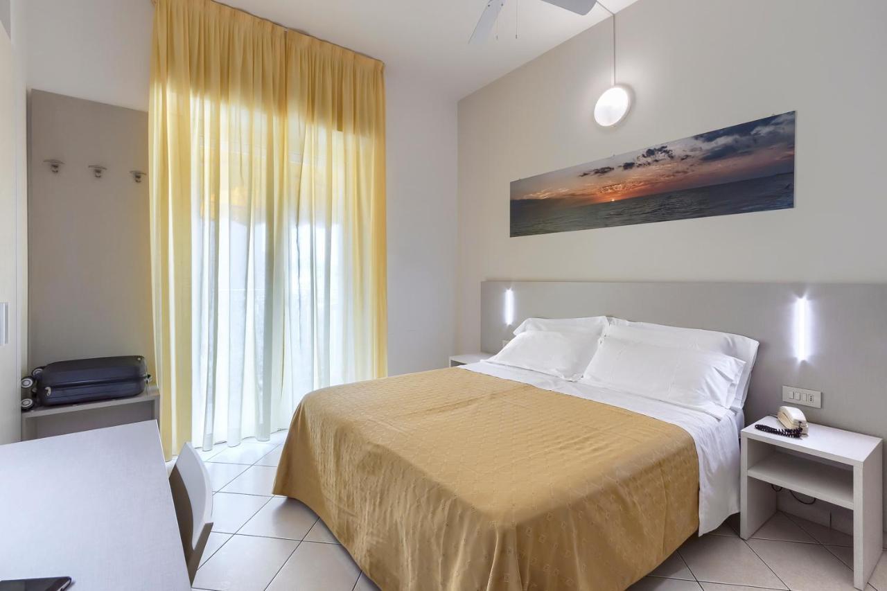 Savoia Hotel Misano Adriatico Esterno foto