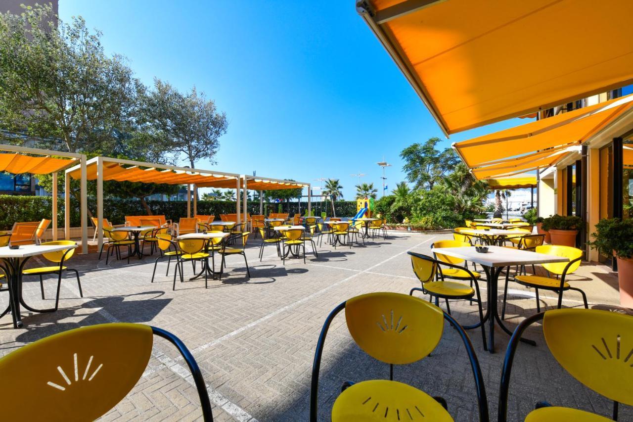 Savoia Hotel Misano Adriatico Esterno foto