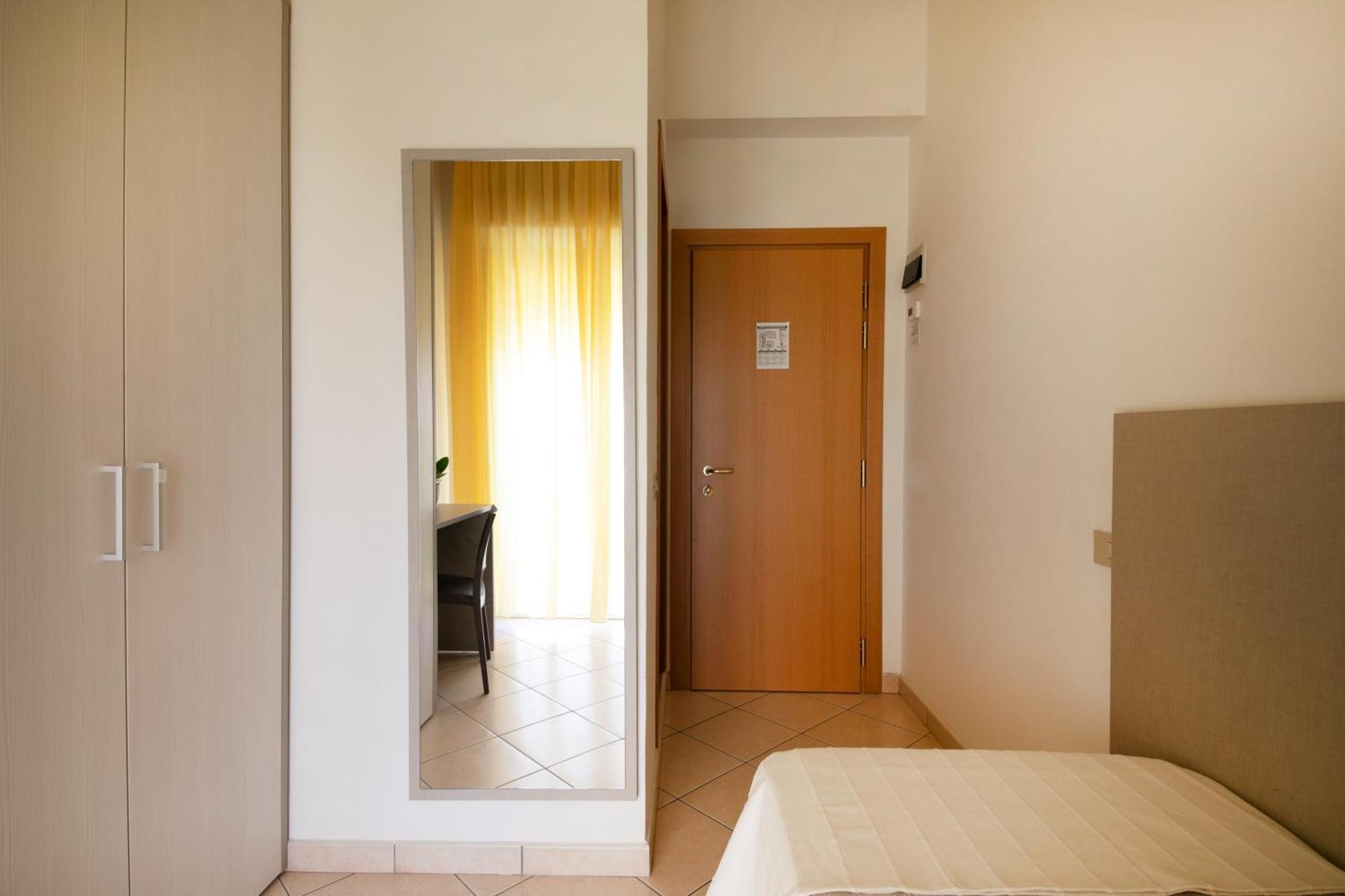 Savoia Hotel Misano Adriatico Esterno foto