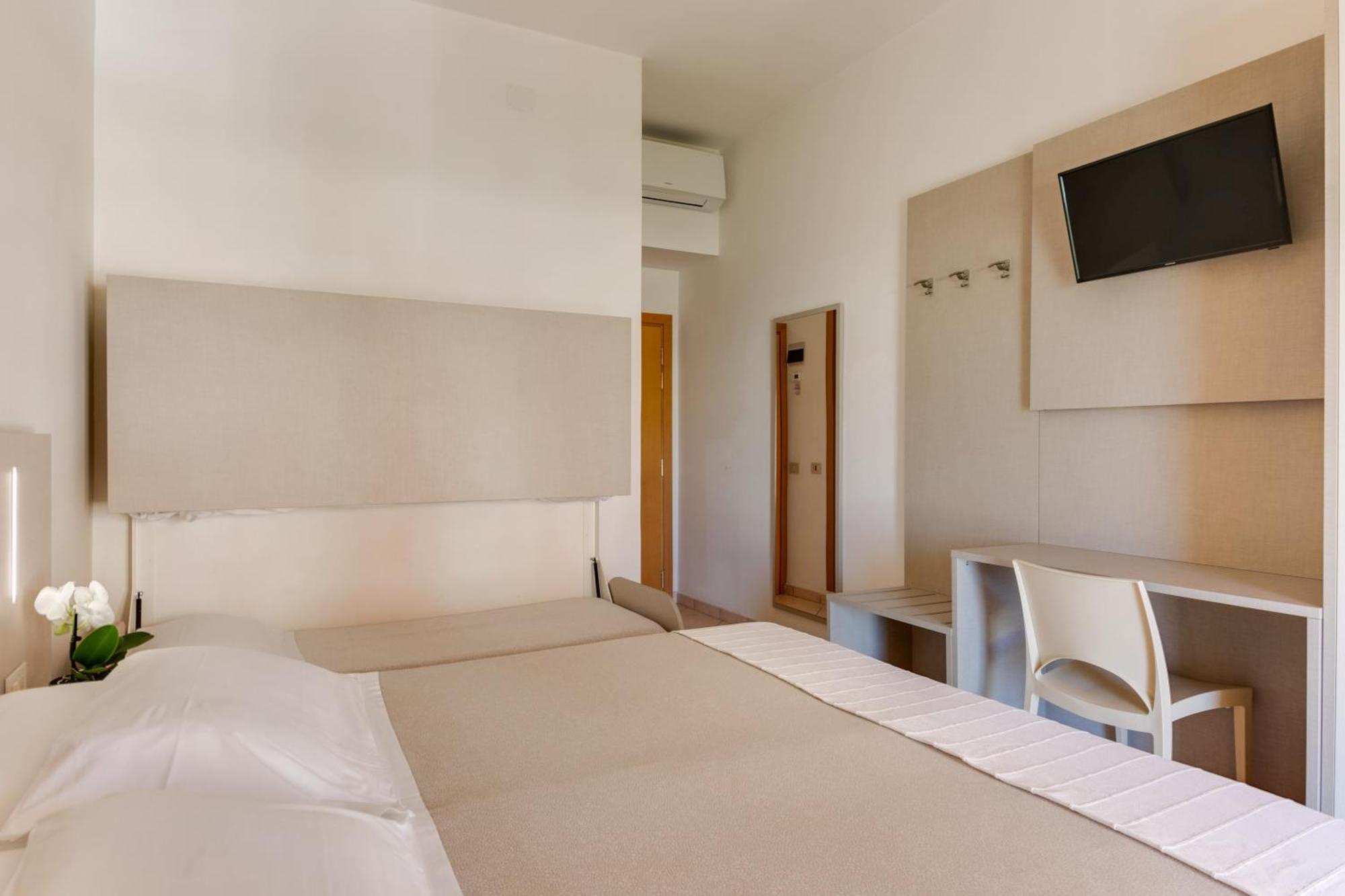 Savoia Hotel Misano Adriatico Esterno foto