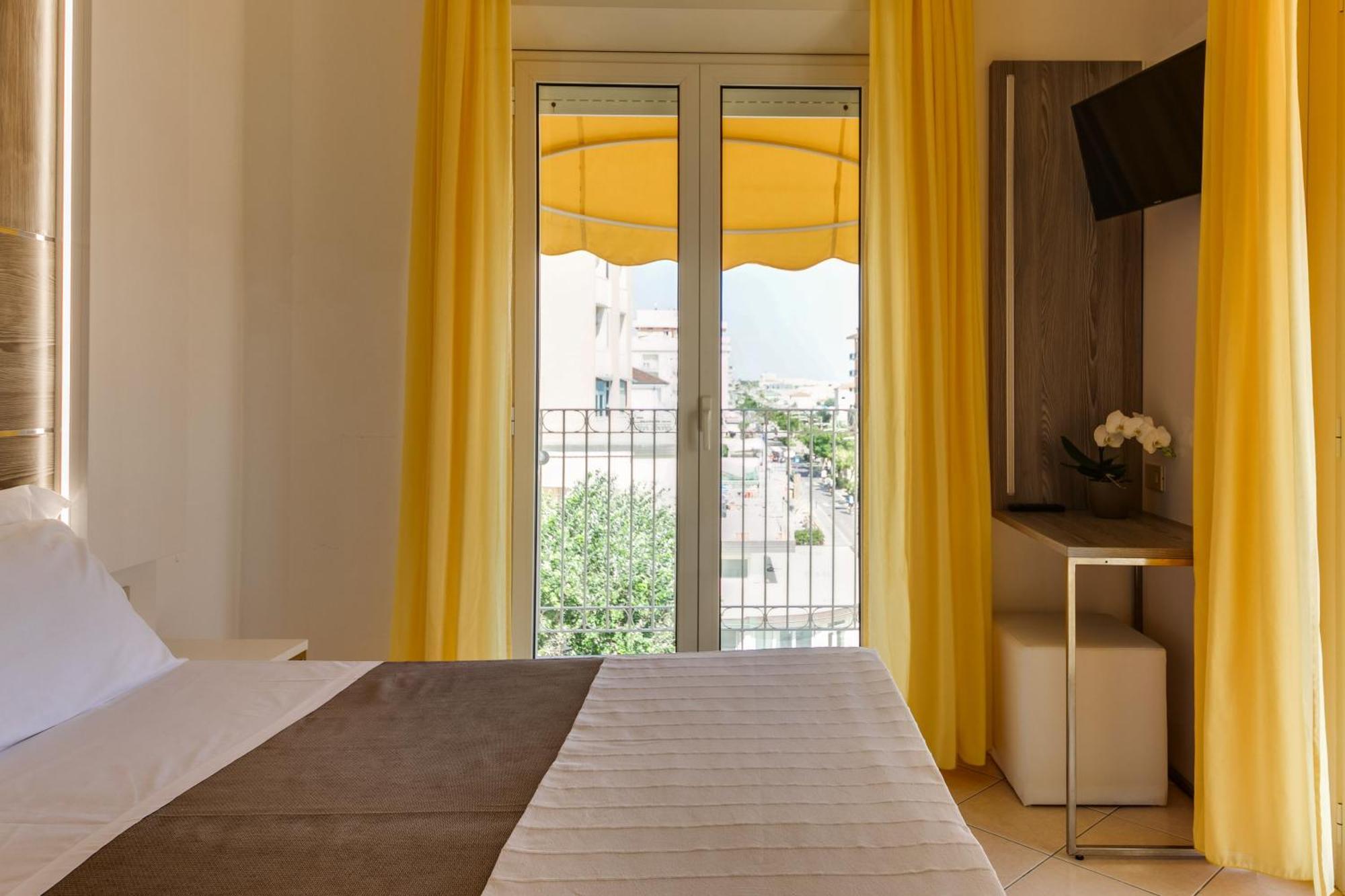 Savoia Hotel Misano Adriatico Esterno foto