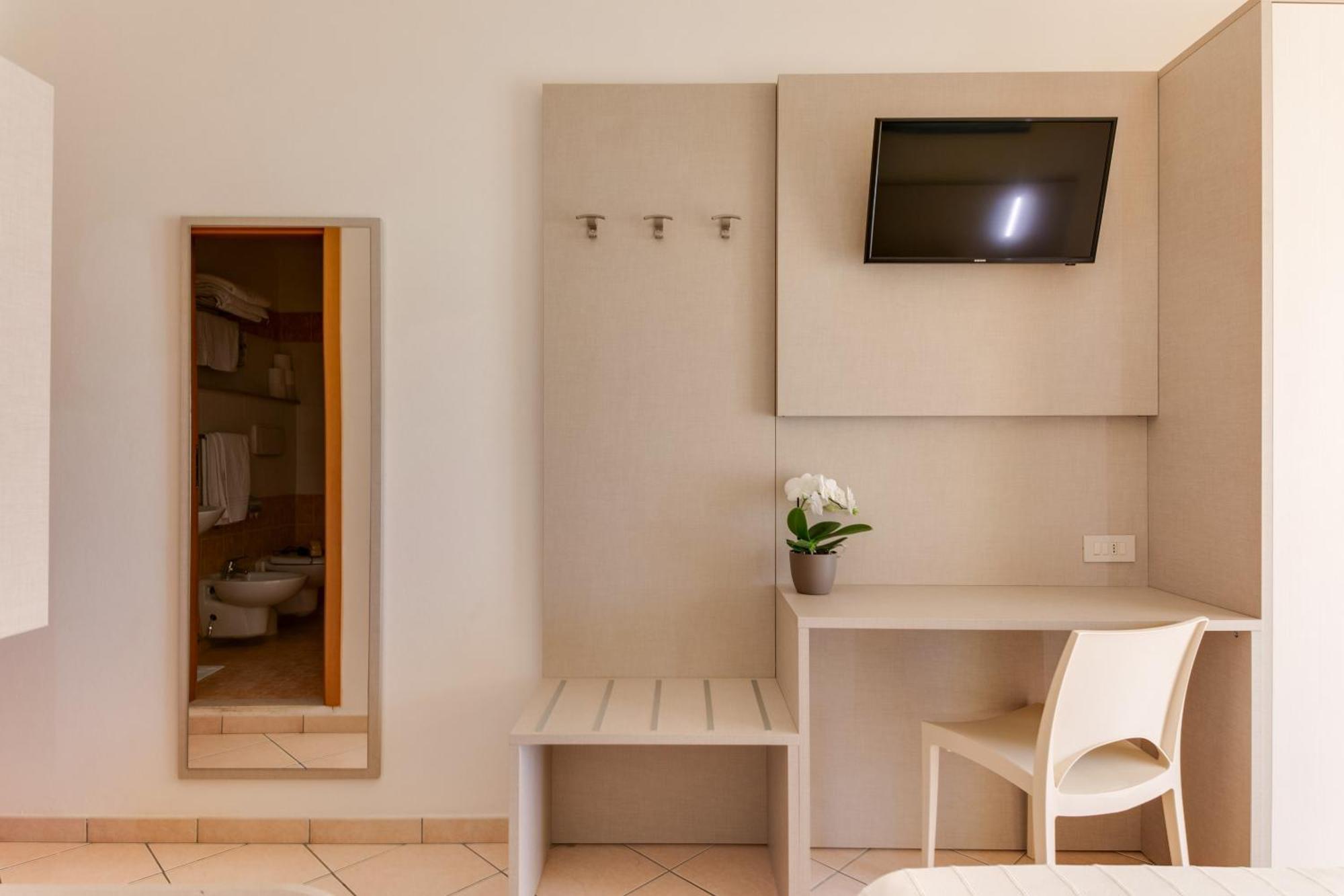 Savoia Hotel Misano Adriatico Esterno foto