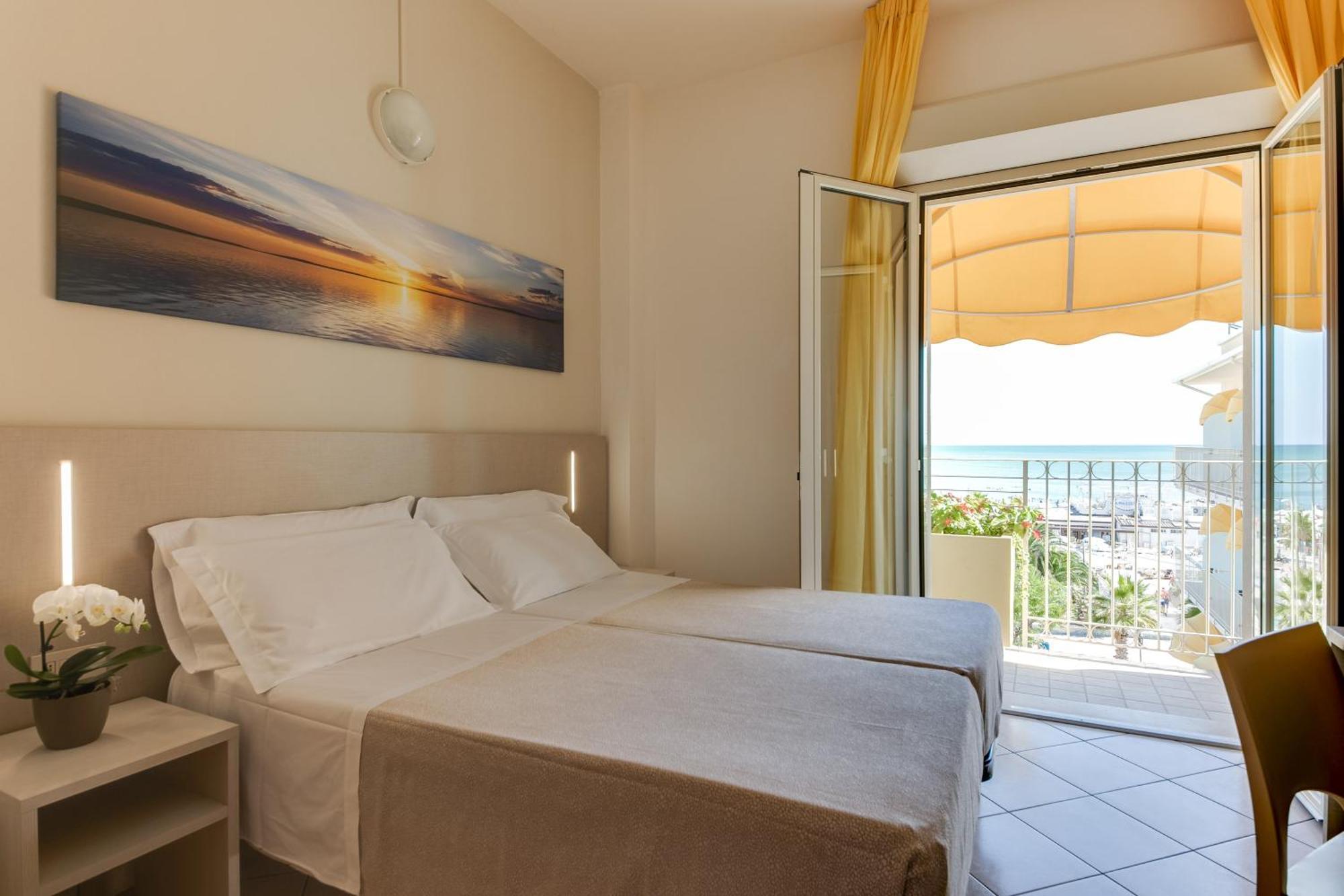 Savoia Hotel Misano Adriatico Esterno foto