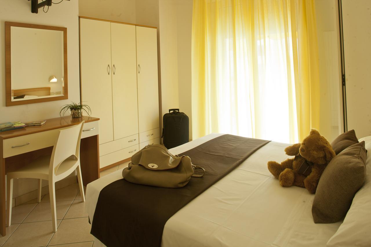 Savoia Hotel Misano Adriatico Esterno foto