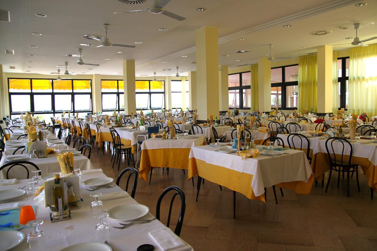 Savoia Hotel Misano Adriatico Esterno foto